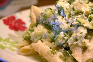Penne with zucchini and ricotta cheese