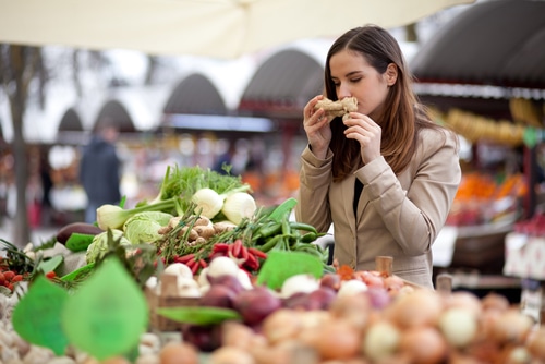 Smell and Appetite: Do Overweight People Smell Food Differently?