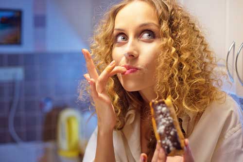 Late-Night Snacking: What Triggers the Urge to Snack at Night?