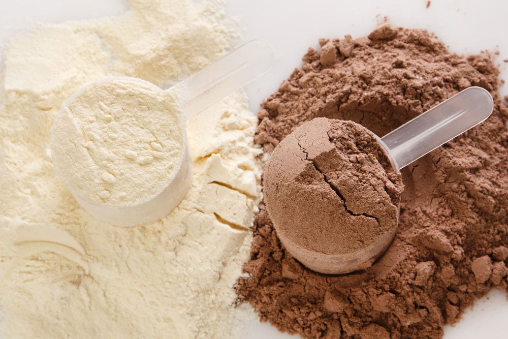 vanila and chocolate muscle protein powder