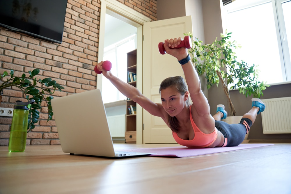 How to protect our back during strength training at the gym