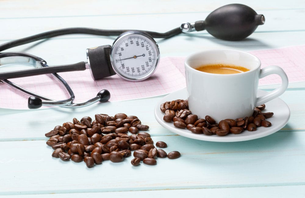 Uống cafe thường xuyên có giúp hạ huyết áp? | viamclinic.vn
